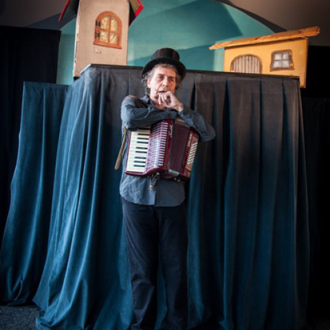 spettacolo la grande sfida del riccio e la lepre